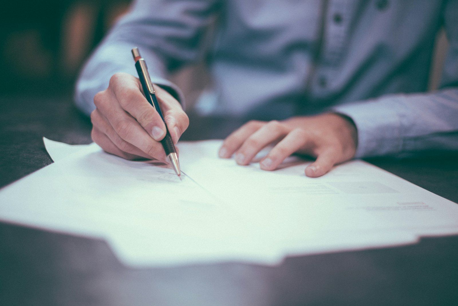 Firma di un contratto di lavoro